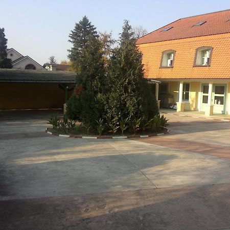 Guest Accommodation Kordun Novi Sad Exterior foto